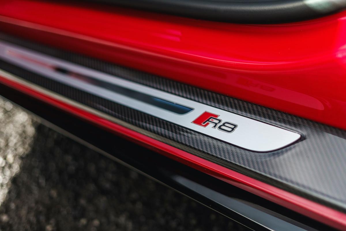 Audi R8 Spyder 2022 kickplate detail