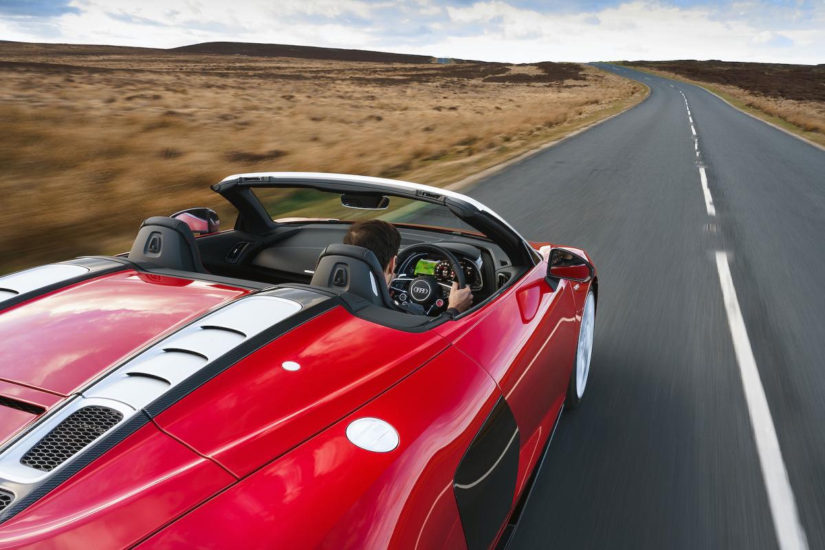 Audi R8 Spyder 2022 rear right tracking