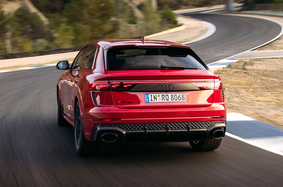 Audi RS Q8 rear cornering