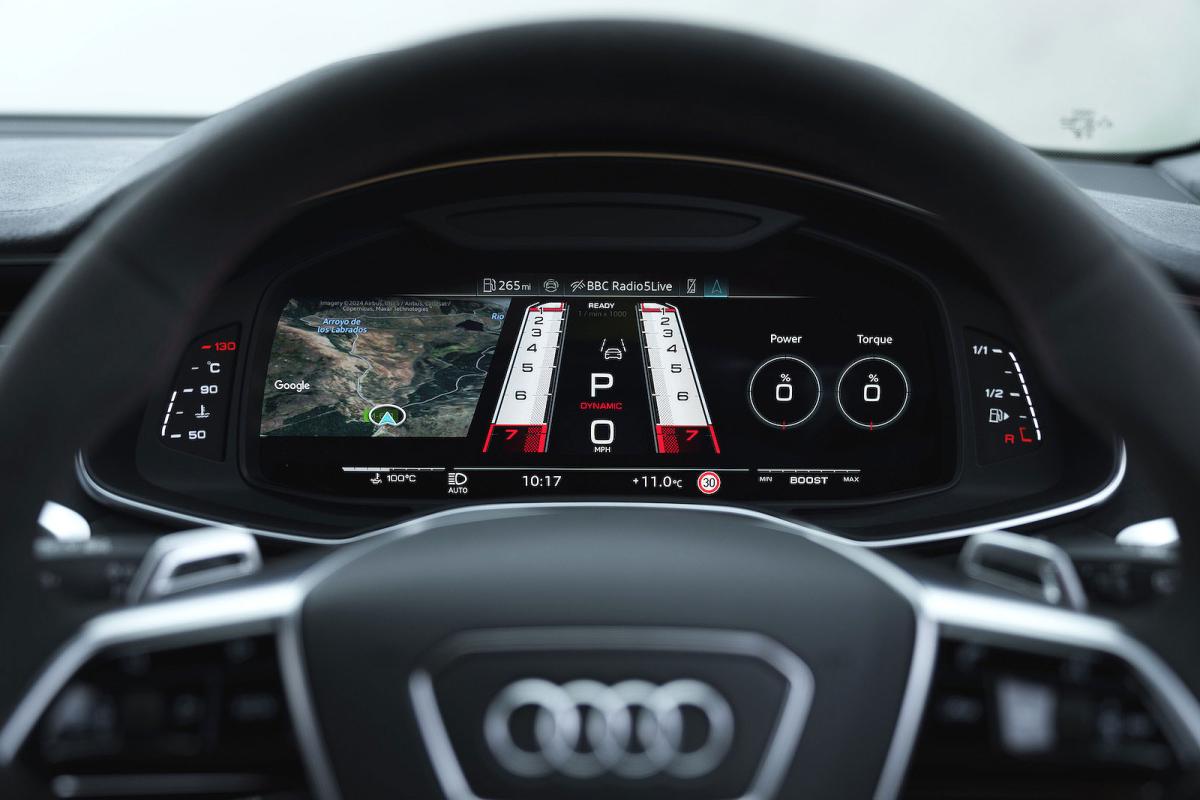 Audi RS6 Avant GT driver display