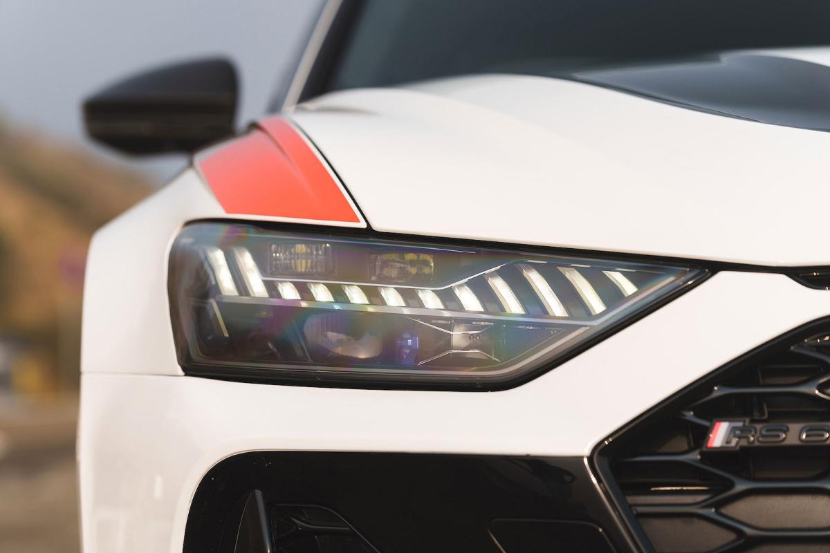 Audi RS6 Avant GT headlights