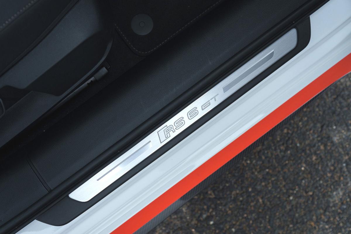 Audi RS6 Avant GT kickplate