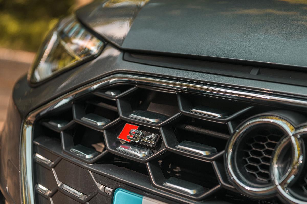 Audi S4 2022 grille detail