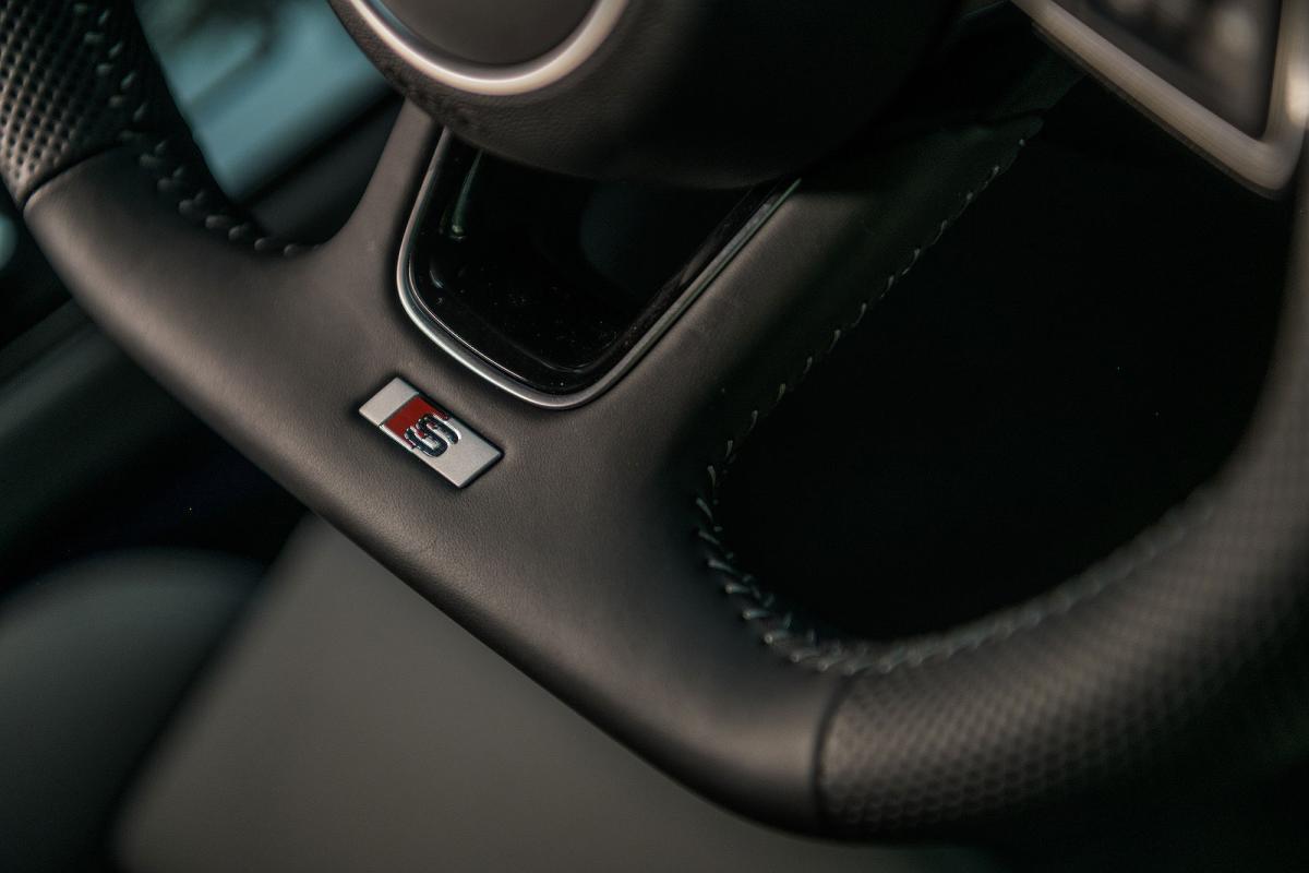 Audi S4 2022 interior steering wheel detail
