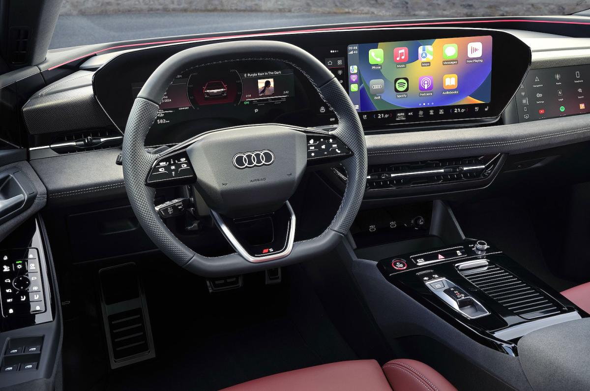 Audi S6 Avant e-tron steering wheel and screens