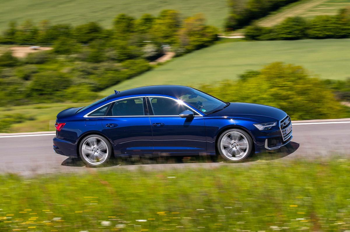 Audi S6 2022 right tracking