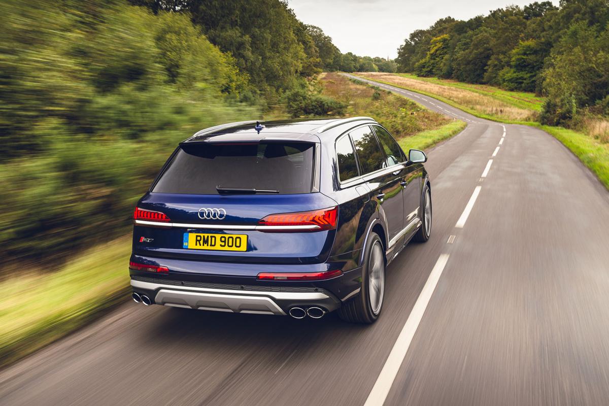 Audi SQ7 2021 rear tracking