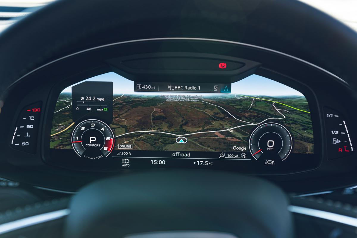 Audi SQ7 2021 driver display