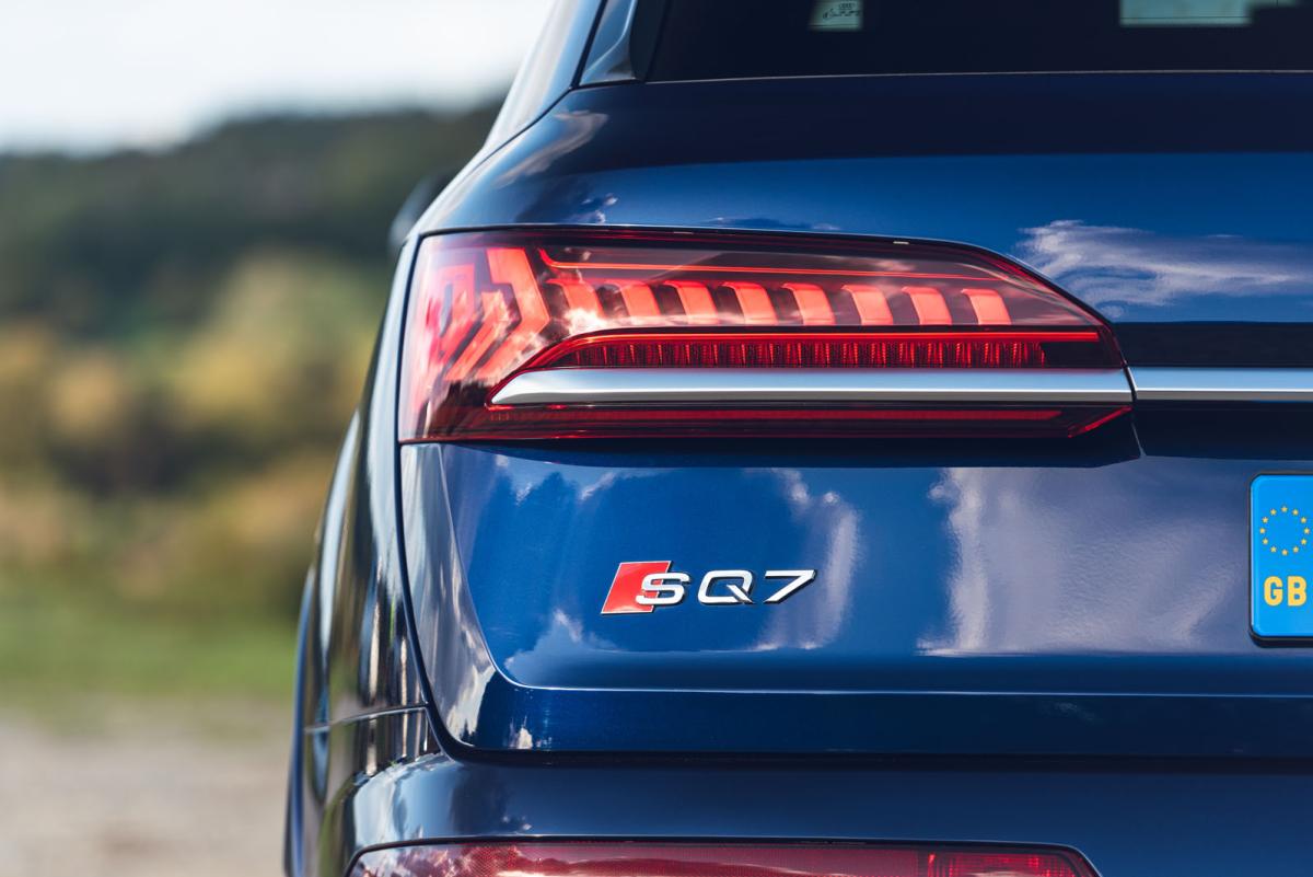 Audi SQ7 2021 rear light and badge detail