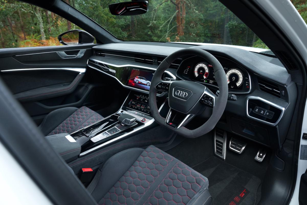 Audi RS6 Avant GT dashboard