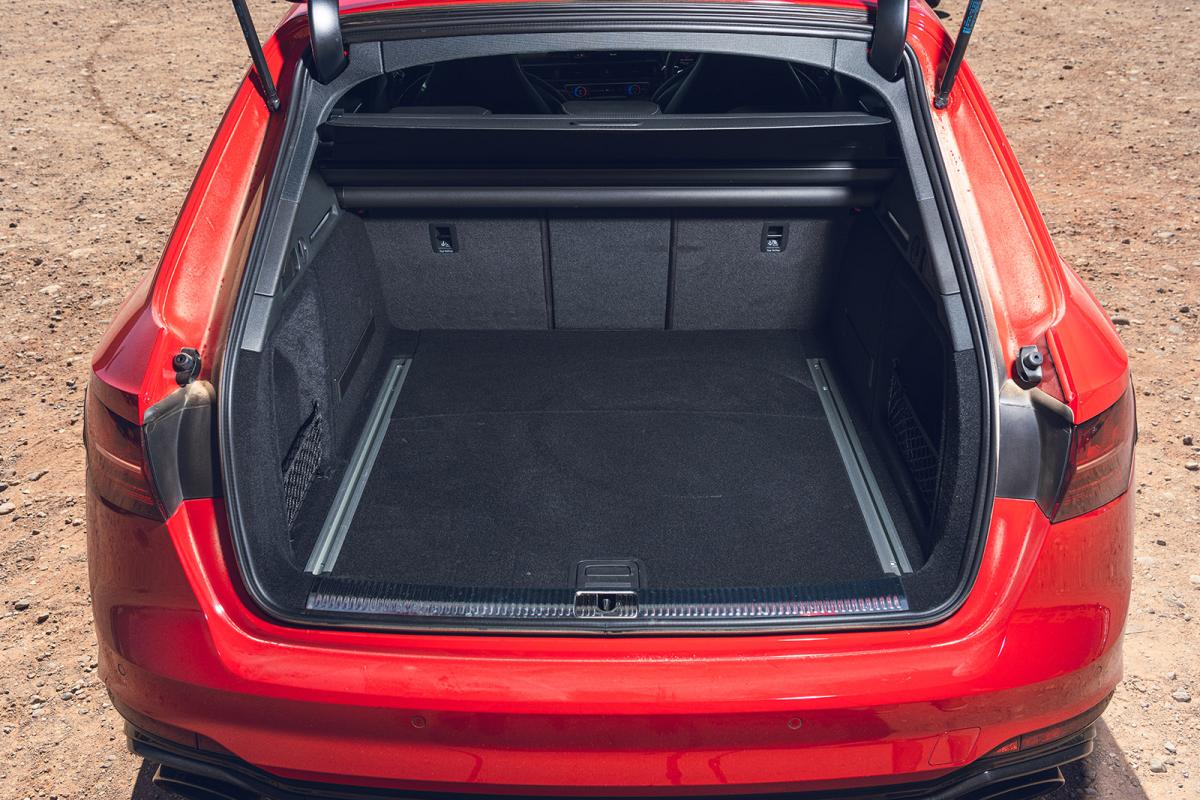 Audi RS4 Avant 2022 boot open