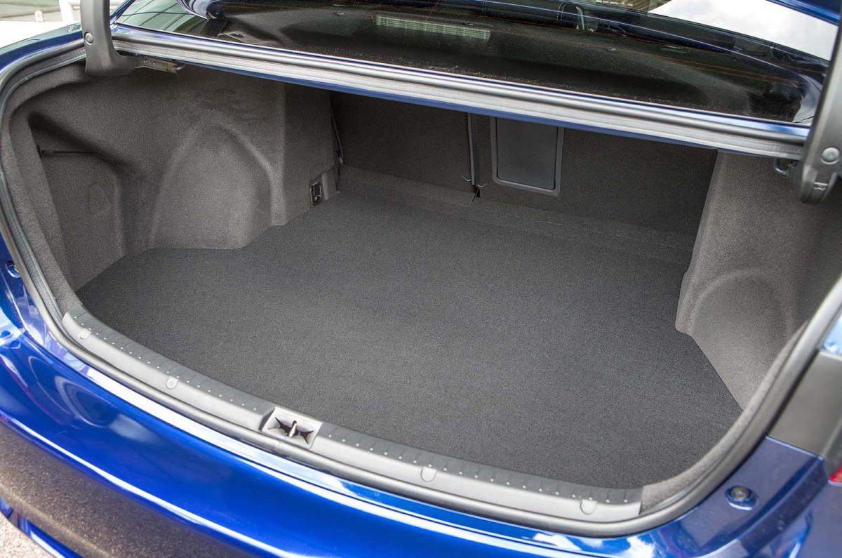 Toyota Avensis boot