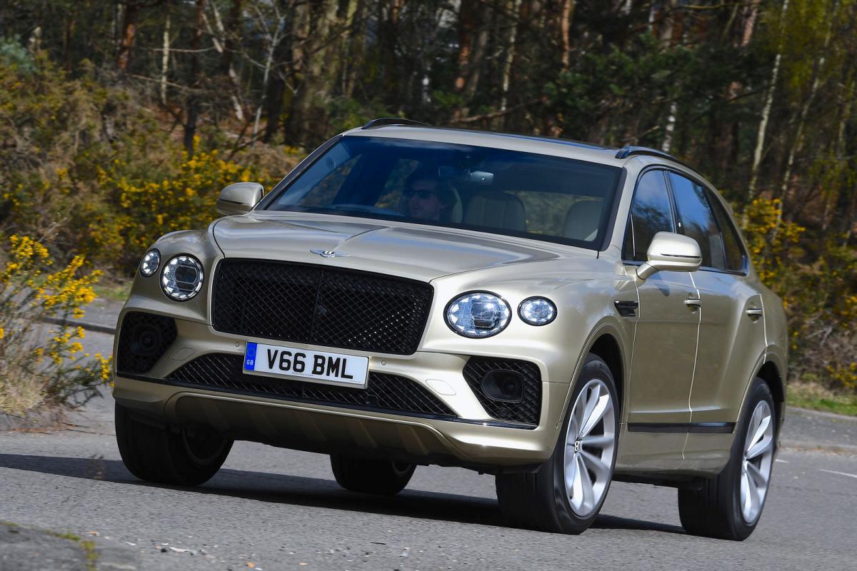Bentley Bentayga 2021 front tracking