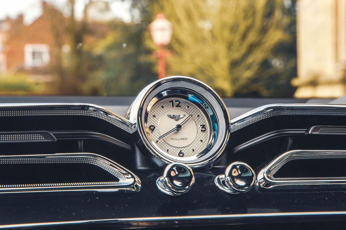Bentley Bentayga dashboard clock