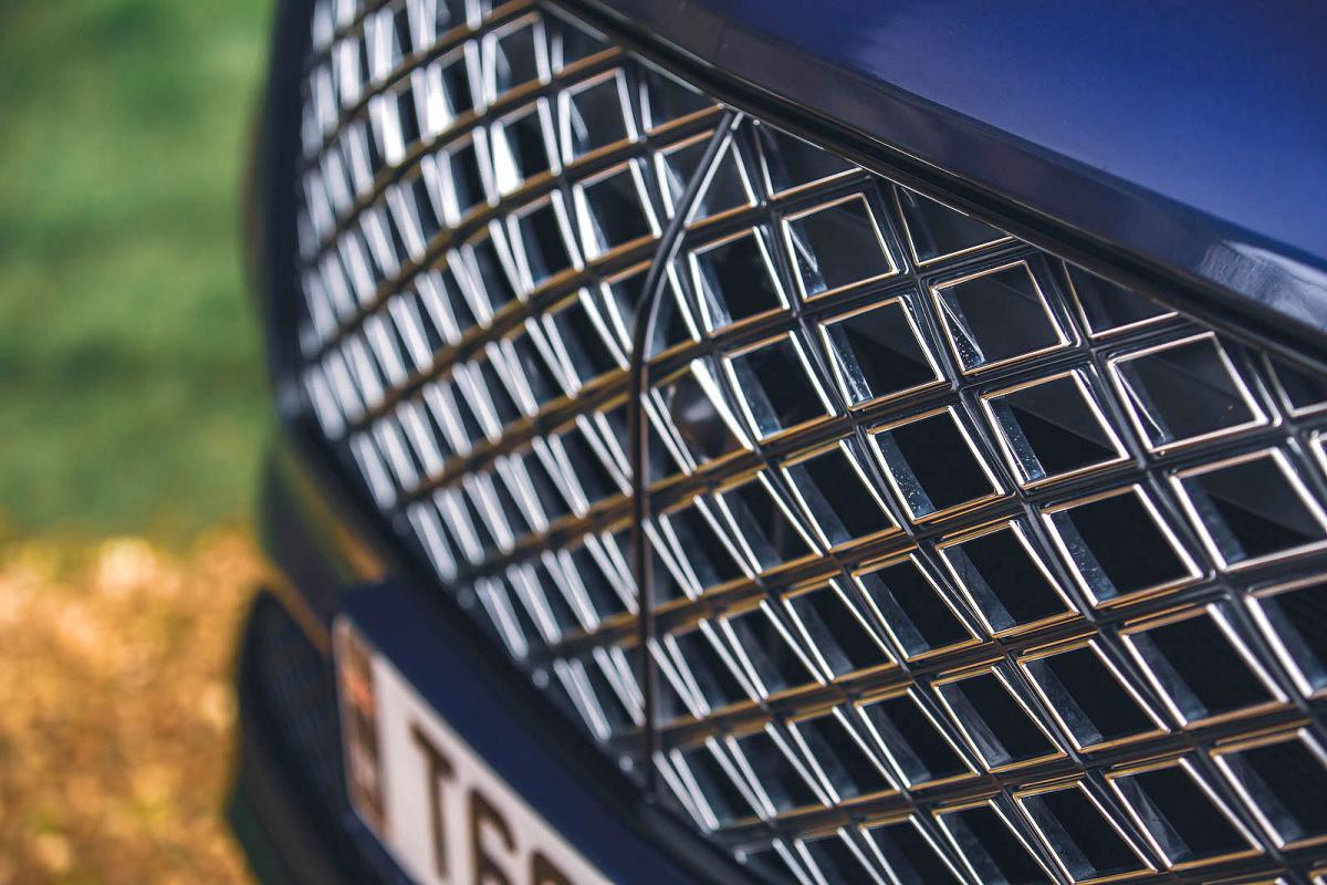 Bentley Bentayga grille detail