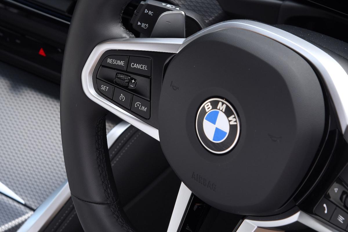 BMW 4 Series steering wheel detail