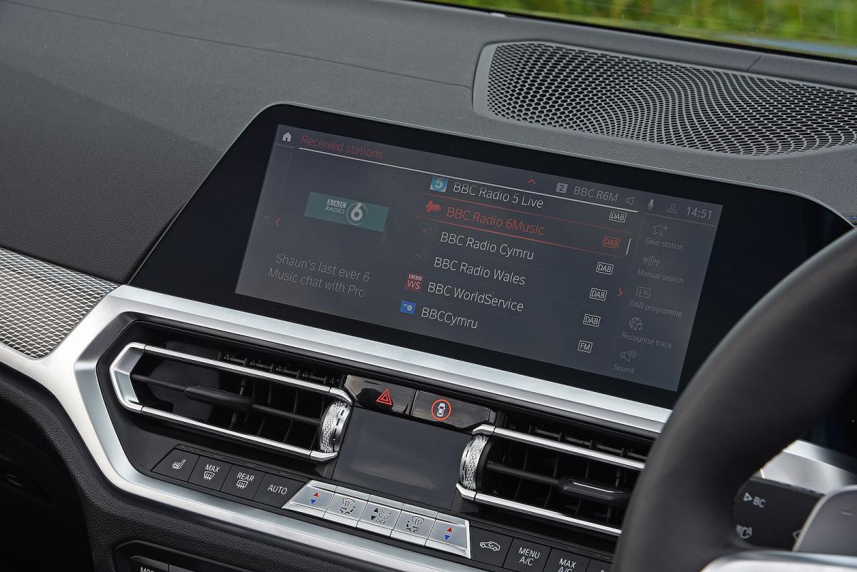 Used BMW 4 Series Convertible 2021-present interior infotainment