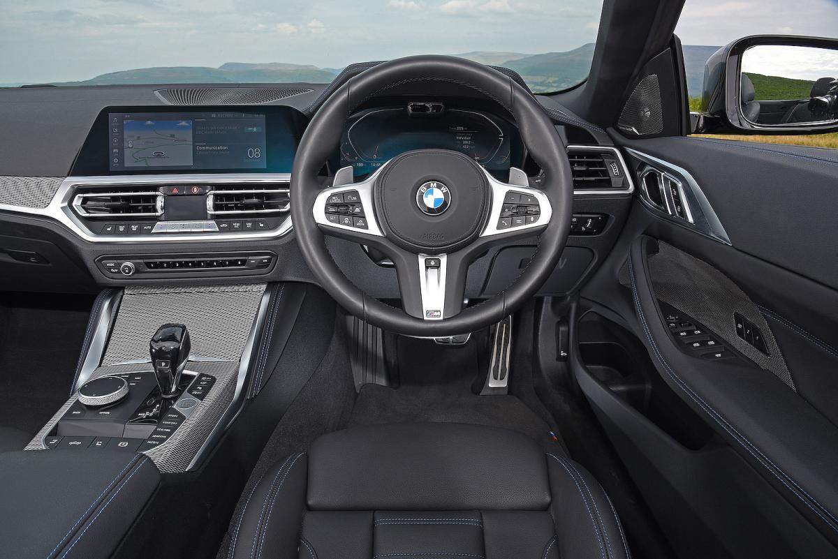 Used BMW 4 Series Convertible 2021-present interior dashboard