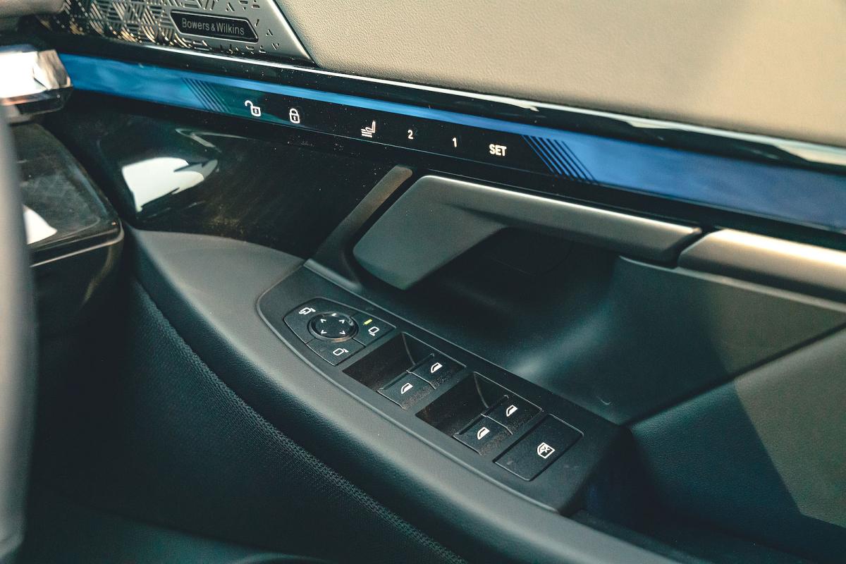 BMW 5 Series door detail