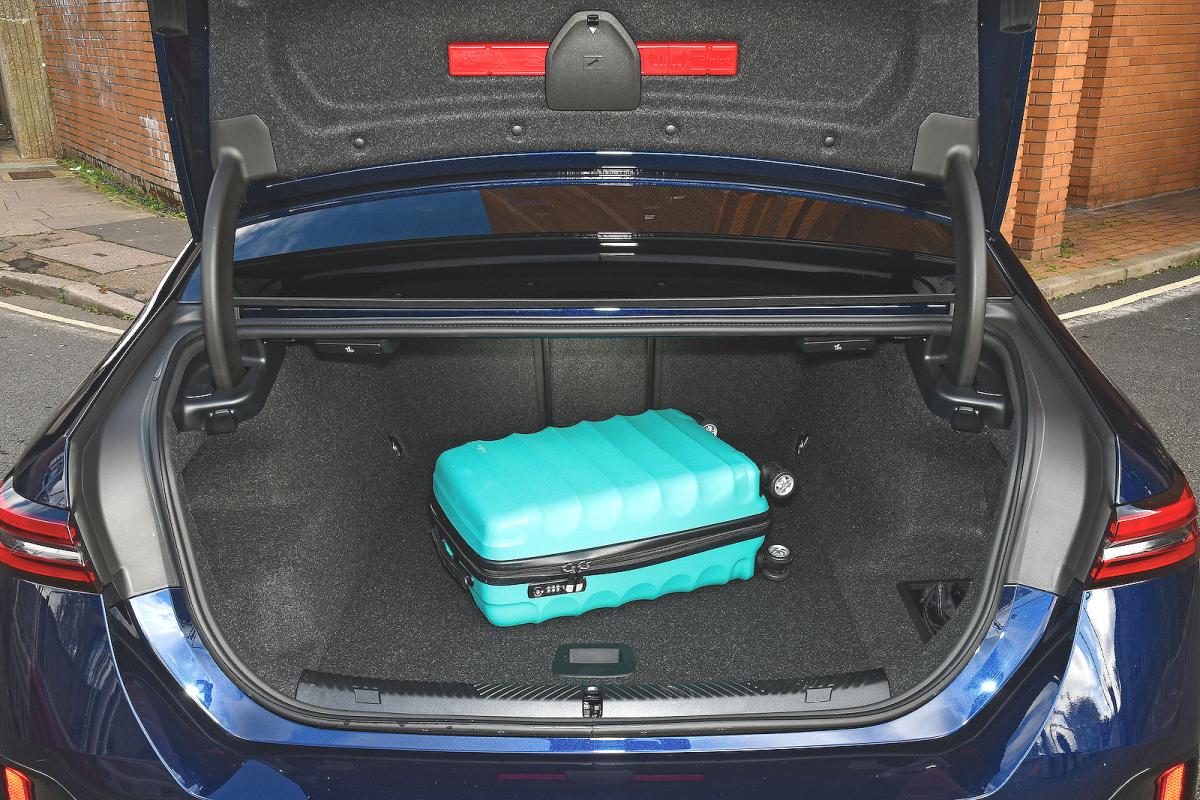 BMW i5 boot open