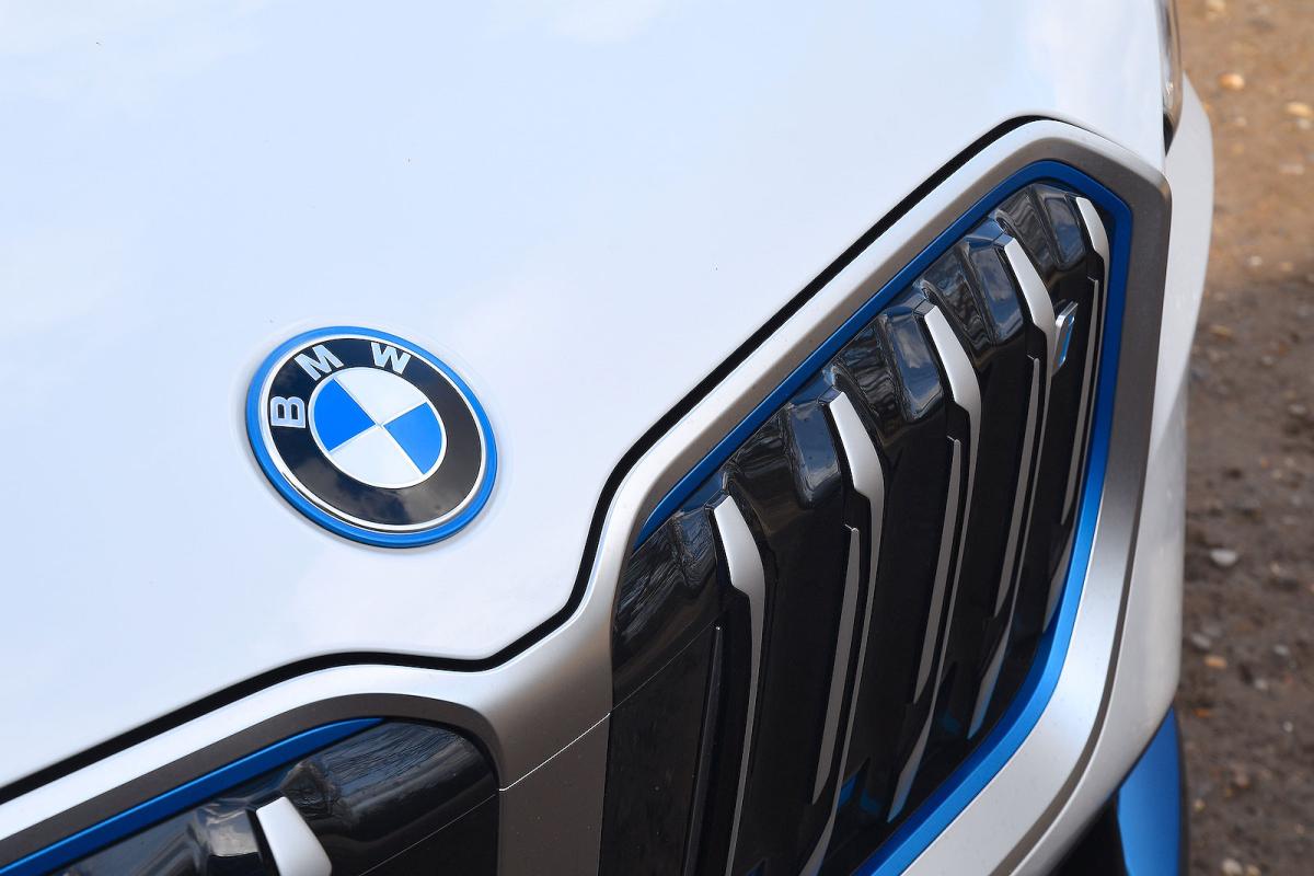 BMW iX1 grille detail