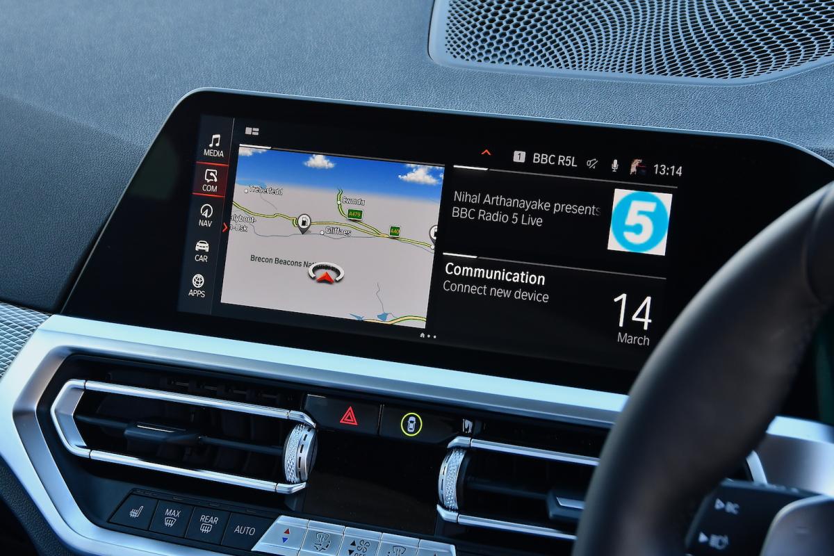 BMW M240i 2022 interior infotainment