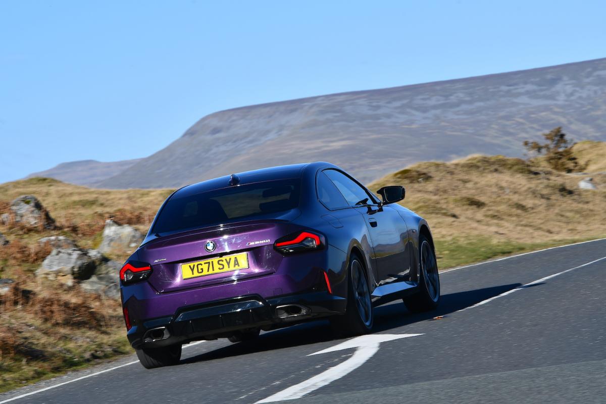 BMW M240i 2022 rear tracking