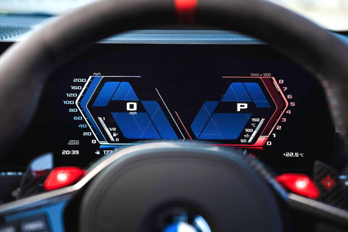 BMW M3 CS Touring driver display