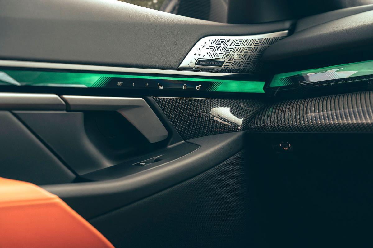 BMW M5 door detail