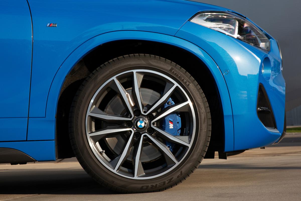 BMW X2 M35i 2022 alloy wheel detail