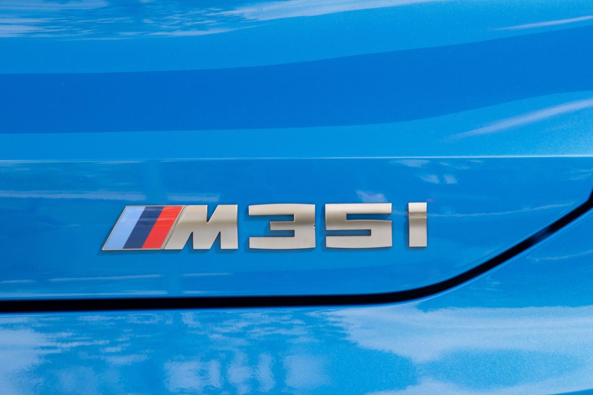 BMW X2 M35i 2022 badge detail
