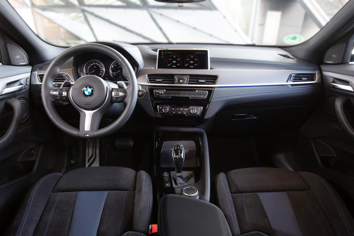 BMW X2 M35i 2022 interior dashboard