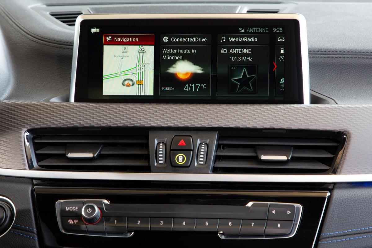 BMW X2 M35i 2022 interior infotainment