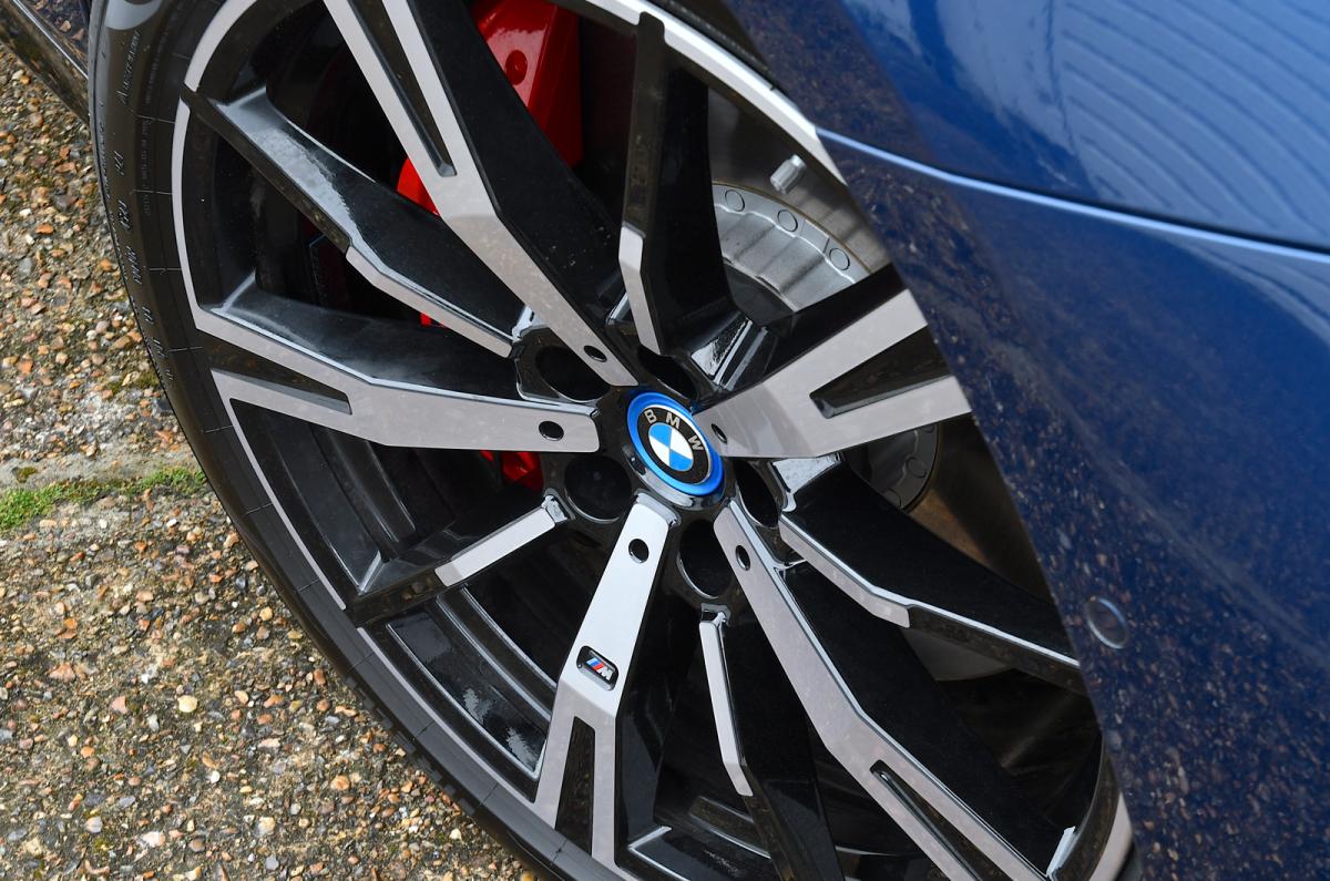 BMW i5 Touring alloy wheel