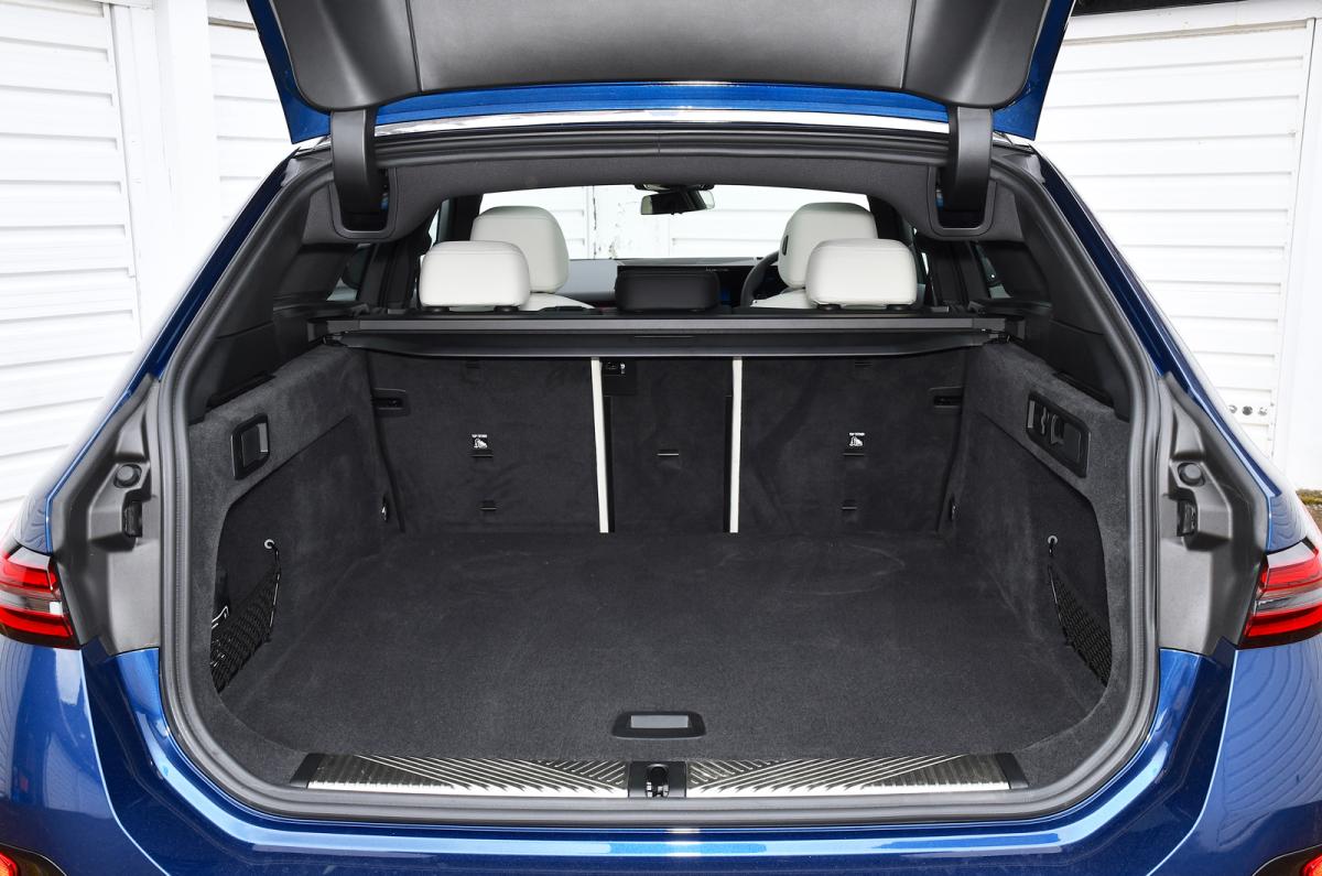 BMW i5 Touring boot