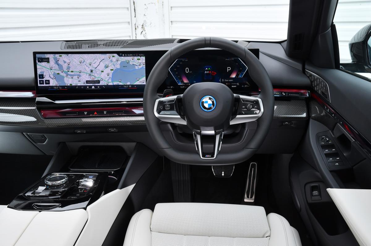 BMW i5 Touring dashboard