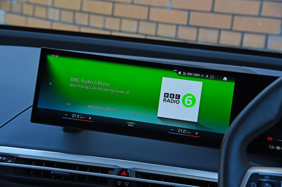 Used BMW iX 2021-present infotainment