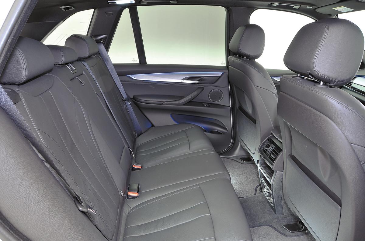 Used BMW X5 2018-present rear leg room