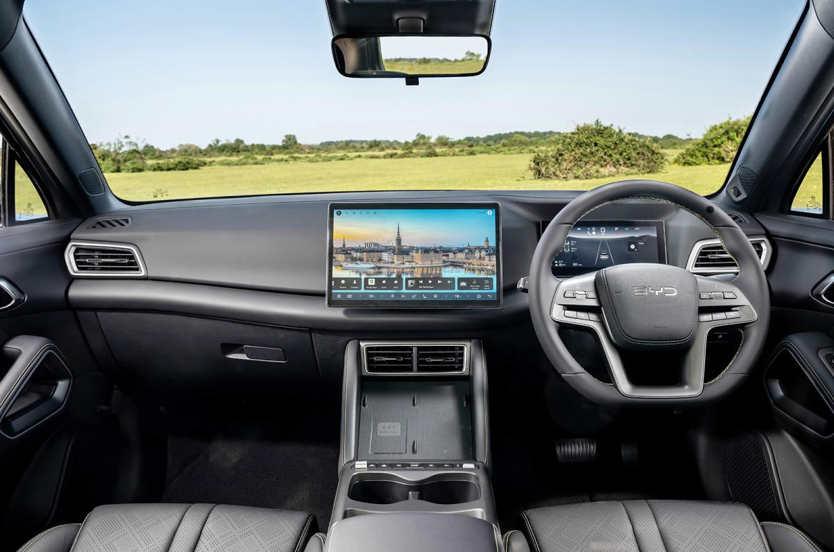 BYD Atto 2 DM-i dashboard