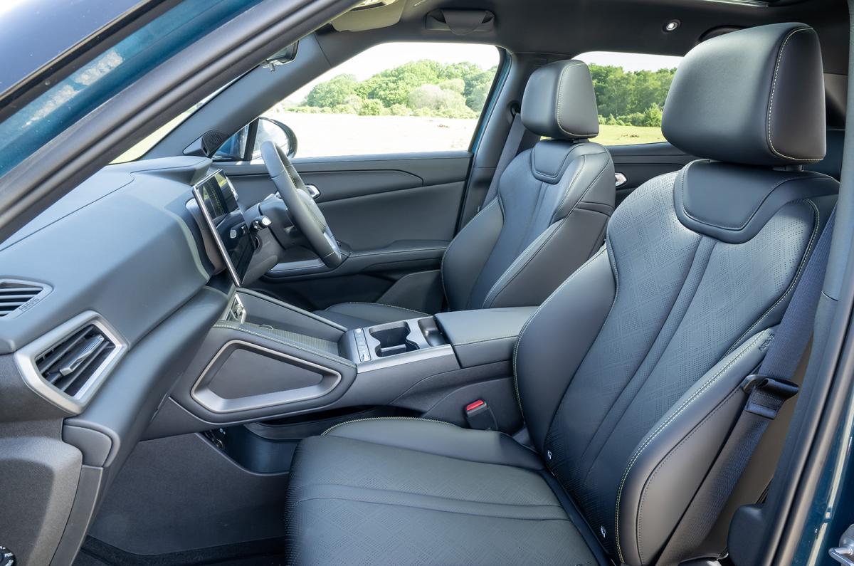 BYD Atto 2 DM-i front seats