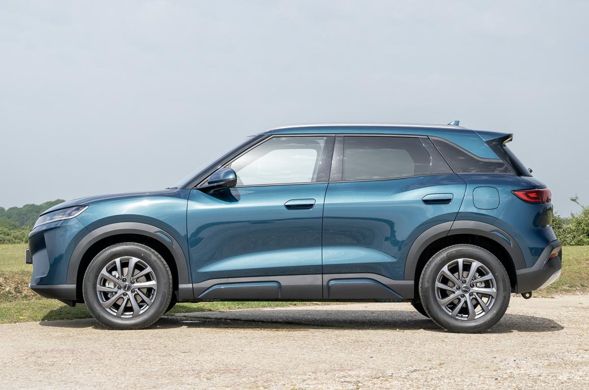 BYD Atto 2 DM-i static side