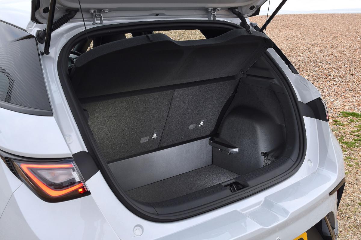 BYD Dolphin boot