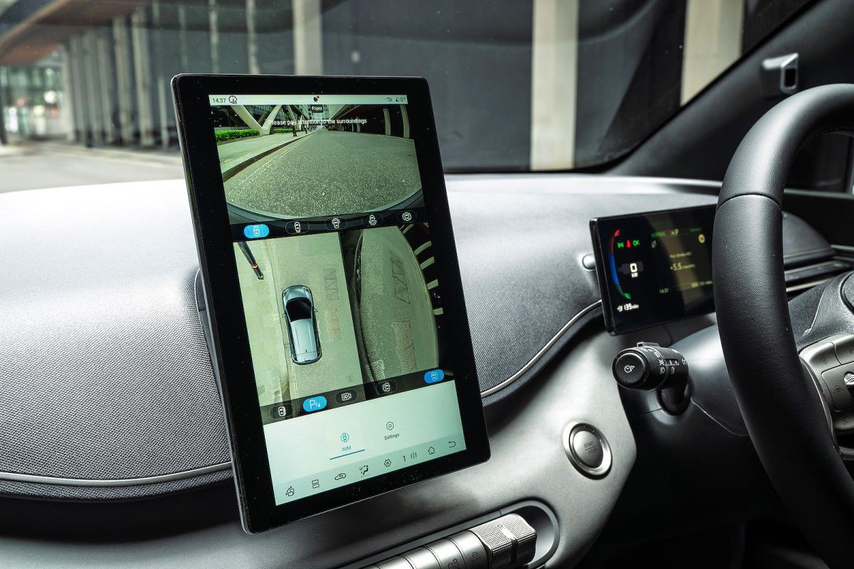 BYD Dolphin Surf touchscreen vertical