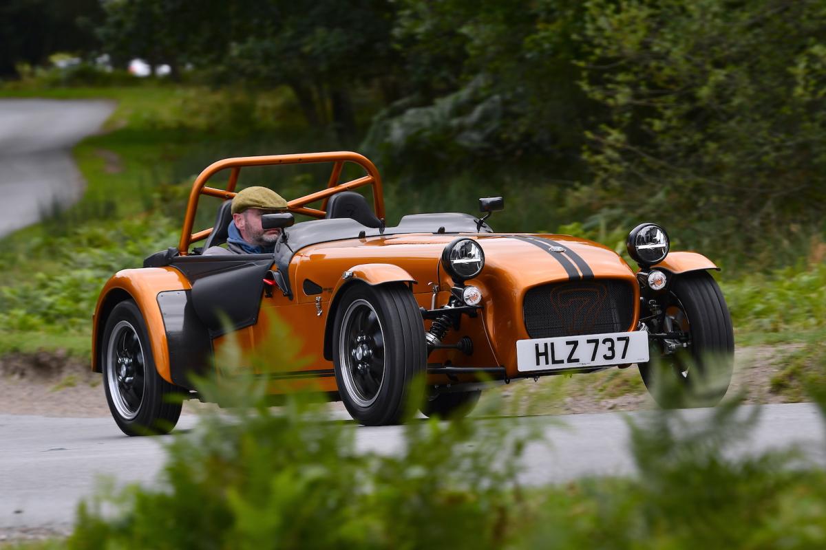 Caterham Seven 170 R front right tracking