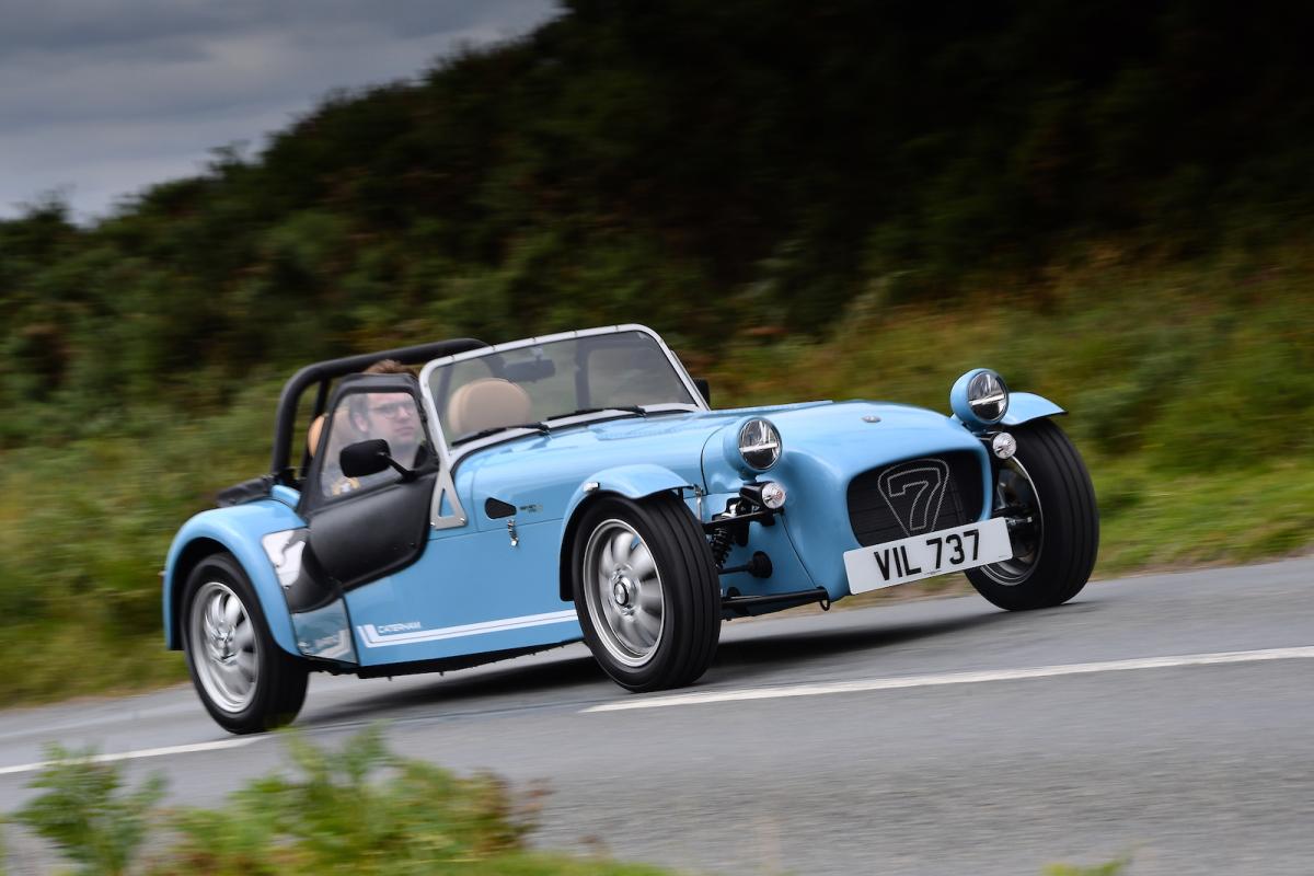 Caterham Seven 170 S front right tracking