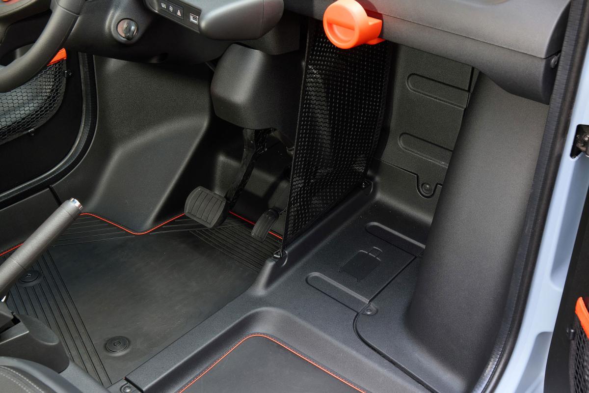 Citroen Ami interior footwell storage