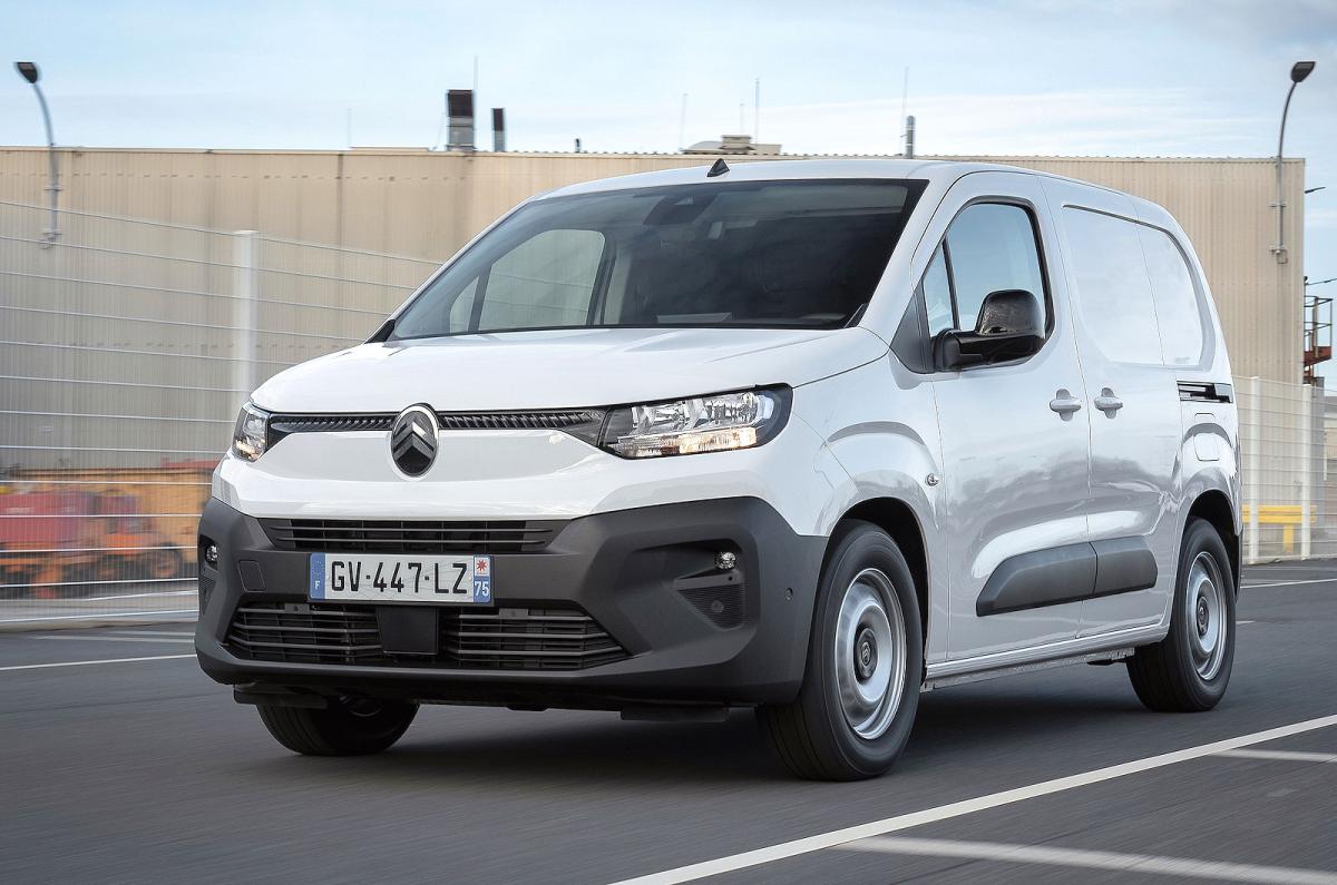 Citroën Berlingo Van front left driving