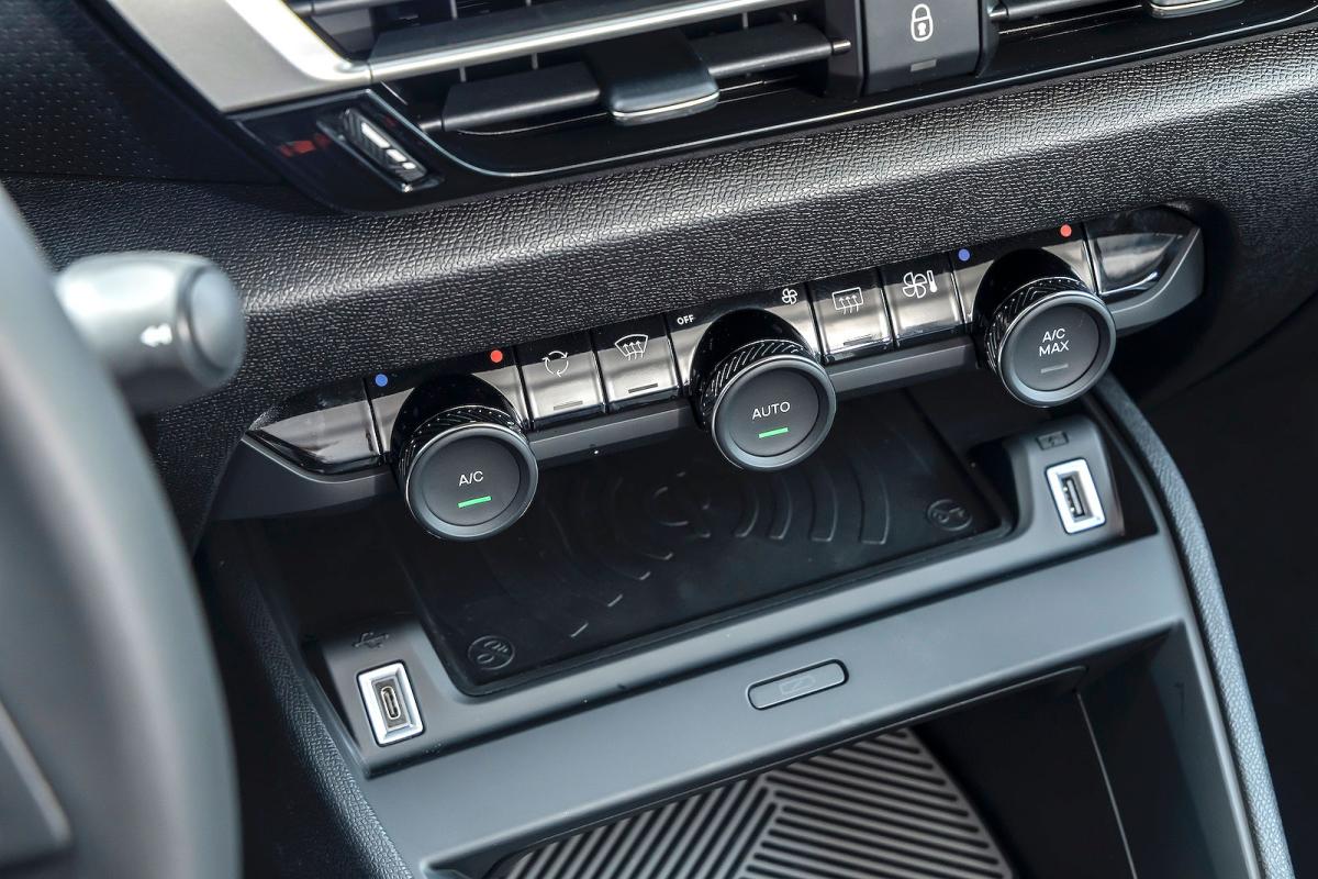 Citroen C4 air-con controls