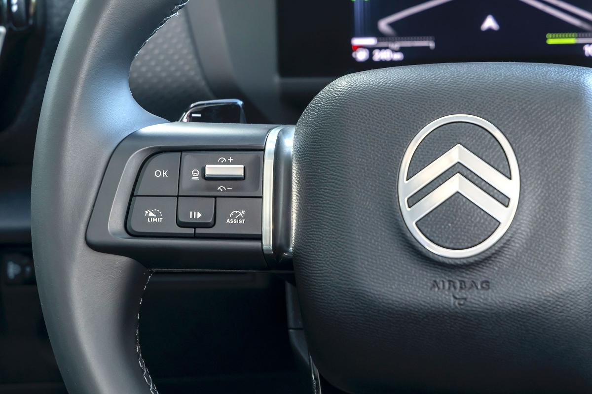 Citroen C4 steering wheel detail