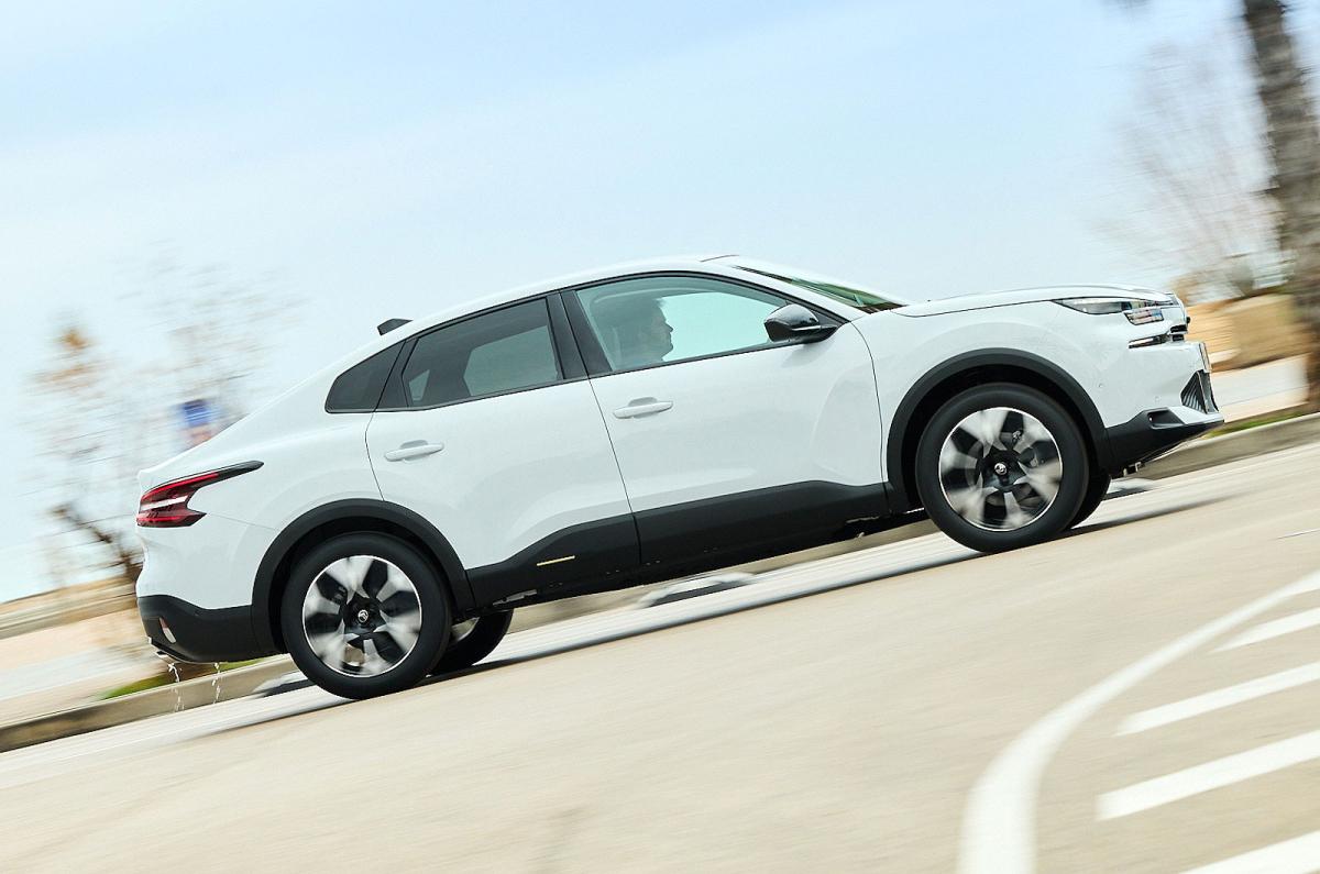Citroen C4 X right driving